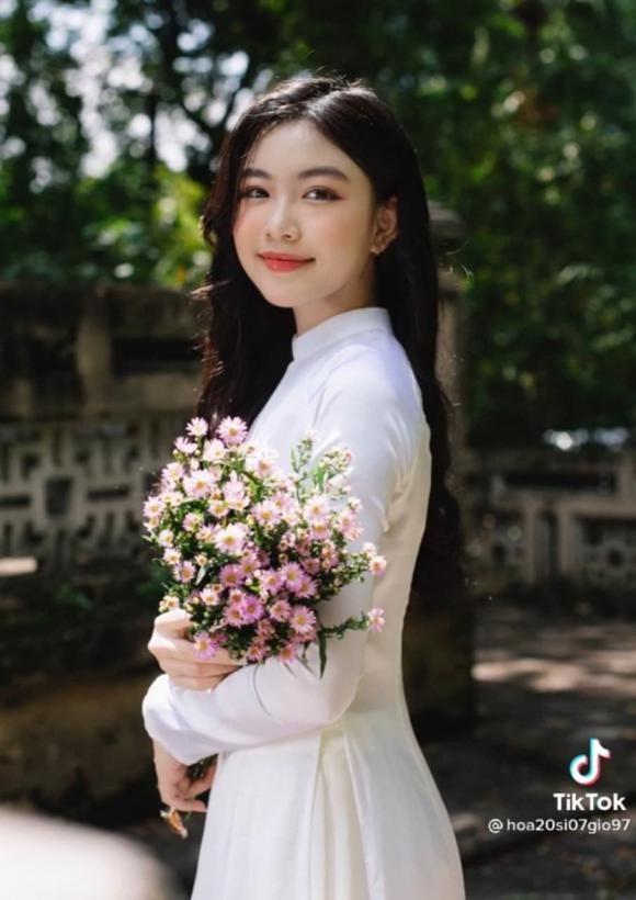 Con gái Quyền Linh gây sốt với loạt ảnh chụp cùng áo dài truyền thống, nhan sắc xinh đẹp khiến nhiều người đắm đuối, xứng danh Hoa hậu tương lai - Ảnh 5