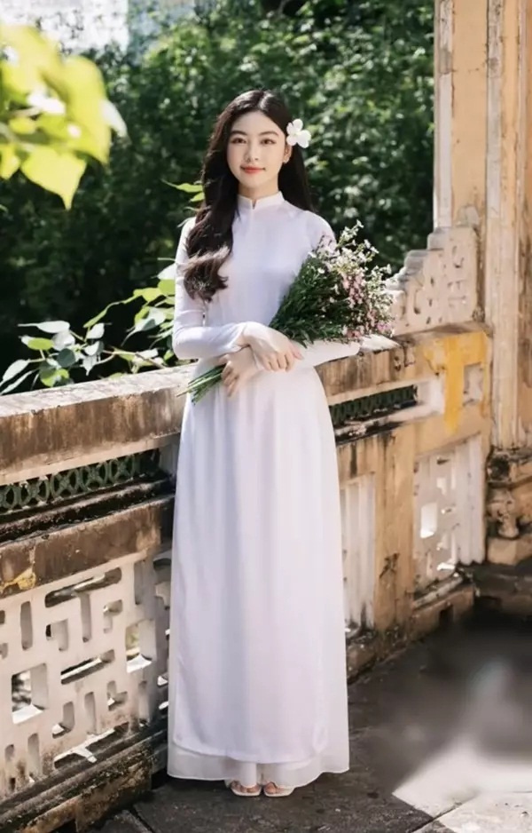 Con gái Quyền Linh gây sốt với loạt ảnh chụp cùng áo dài truyền thống, nhan sắc xinh đẹp khiến nhiều người đắm đuối, xứng danh Hoa hậu tương lai - Ảnh 3