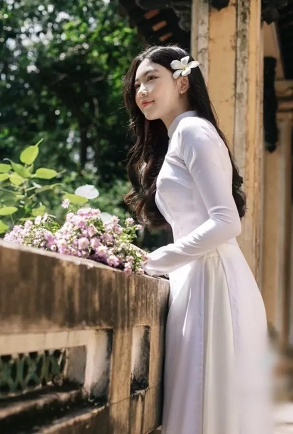 Con gái Quyền Linh gây sốt với loạt ảnh chụp cùng áo dài truyền thống, nhan sắc xinh đẹp khiến nhiều người đắm đuối, xứng danh Hoa hậu tương lai - Ảnh 6