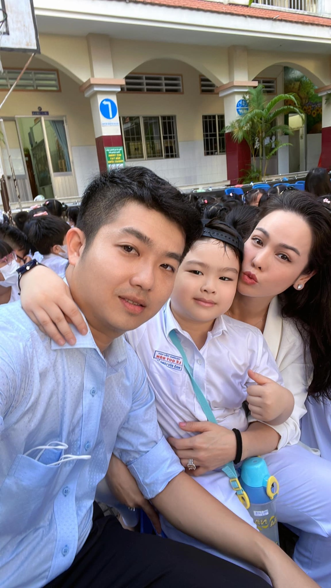 Nhật Kim Anh “tái hợp” cùng chồng cũ khi dự lễ tổng kết của con trai - Ảnh 4