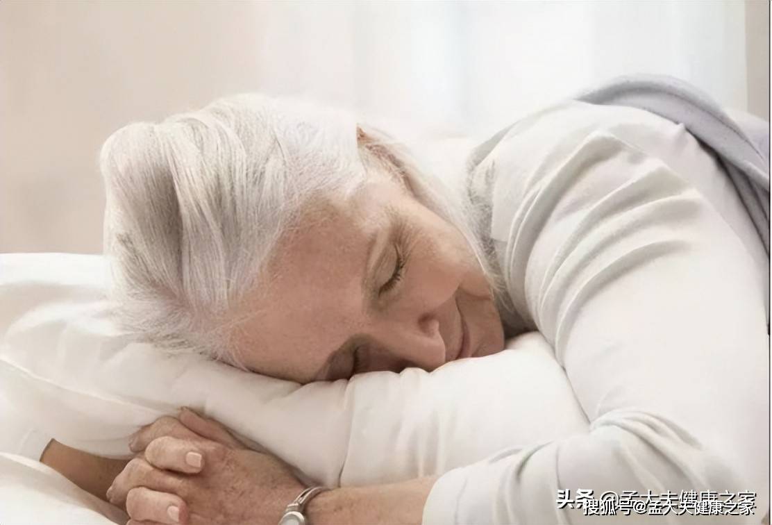 Nghiên cứu mới: Người cao tuổi ngủ trưa hơn một giờ tăng 40% nguy cơ mắc bệnh Alzheimer? - Ảnh 5
