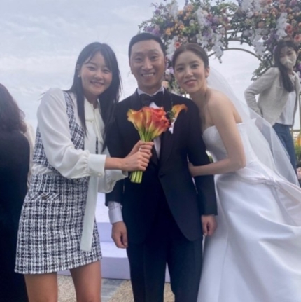 Bộ ba bạn thân dính tin đồn bất hòa khi Gong Hyo Jin và Jung Ryeo Won không có mặt trong đám cưới của Son Dam Bi - Ảnh 1