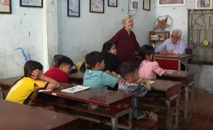Ông bà giáo mở lớp học tình thương 15 ngàn đồng/tháng, gần 30 năm giúp học sinh nghèo không bị thất học - Ảnh 2