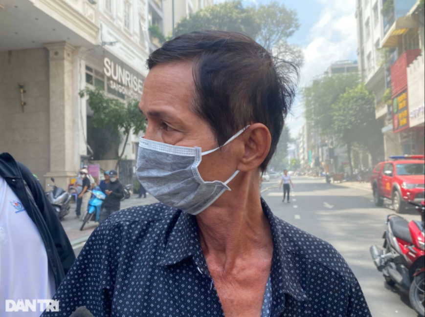 Nhân chứng kể lại khoảnh khắc cháy ở nhà hàng cạnh chợ Bến Thành: Lo lắng cõng người thân, hoang mang ôm đồ tháo chạy  - Ảnh 4