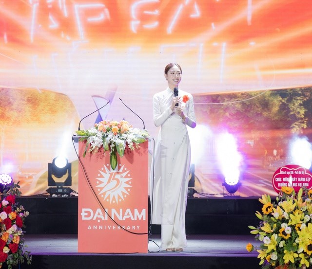 Hoa hậu Lương Thuỳ Linh nổi bật, làm 1 điều ý nghĩa trong ngày nhận chức giảng viên trợ giảng - Ảnh 5