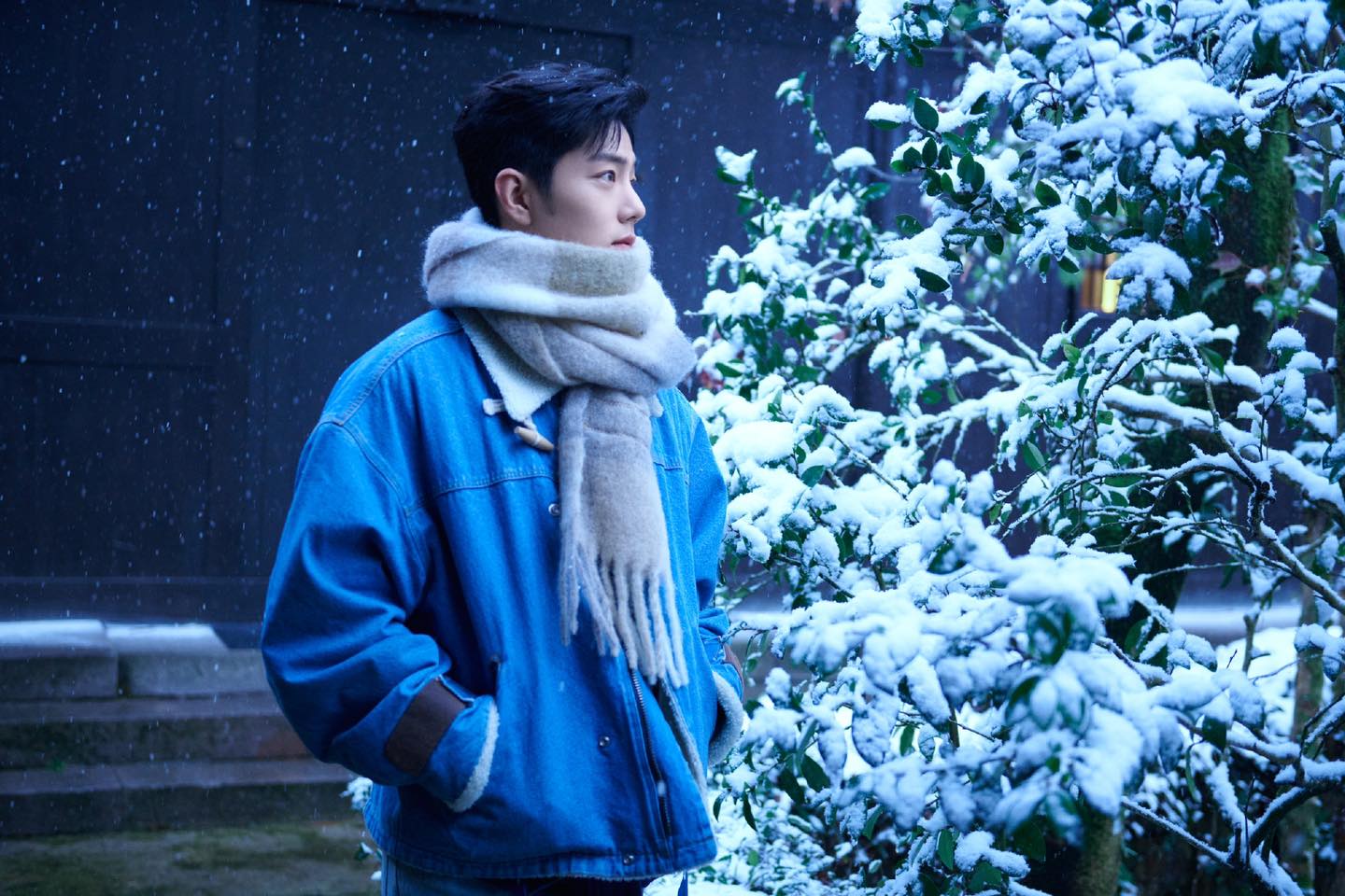 Tiêu Chiến hóa 'bạn trai mùa đông' trong loạt ảnh dưới tuyết 'hút hồn' người hâm mộ - Ảnh 4