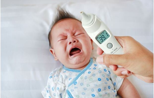 Trẻ sốt 38 - 39 độ, làm sao biết con đang mắc sốt virus, sốt xuất huyết hay cúm B? - Ảnh 1