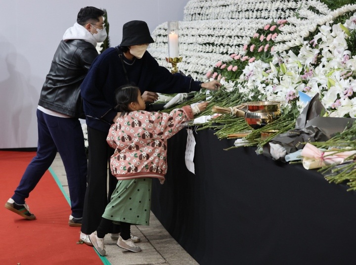 Thảm kịch Halloween tại Hàn Quốc: Chính phủ bồi thường nạn nhân vụ giẫm đạp và hỗ trợ các chi phí cho những gia đình bị tai nạn - Ảnh 1