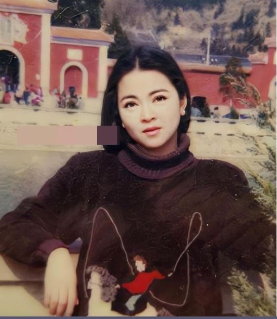Giải mã 'bí ẩn thật' về bức ảnh bà Nguyễn Phương Hằng hơn 20 năm trước được CĐM truyền tay nhau những ngày qua? - Ảnh 1