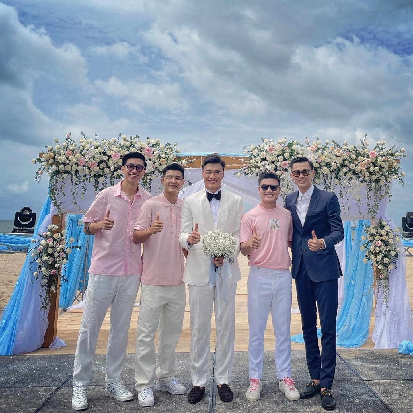 HOT: Thủ môn Bùi Tiến Dũng tổ chức đám cưới với bạn gái Tây, dàn tuyển thủ Việt Nam đều góp mặt chung vui - Ảnh 5