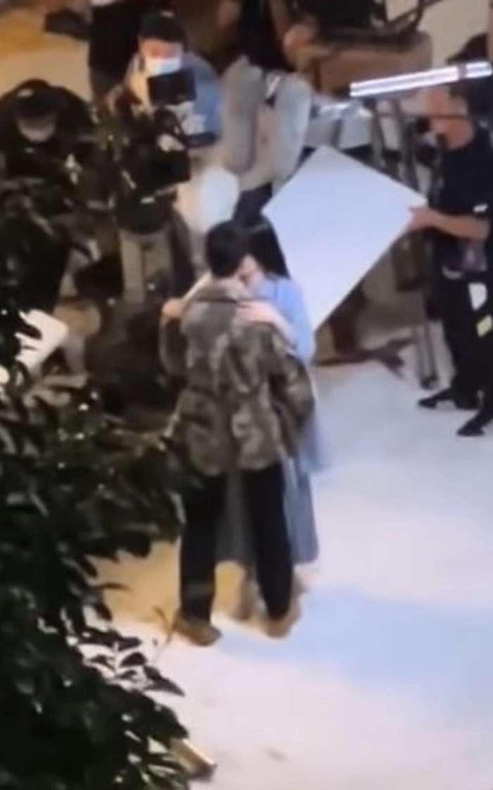 Dương Dương và Vương Sở Nhiên khiến netizen bấn loạn trước phân đoạn hôn nhau trong Khói Lửa Nhân Gian Của Tôi: 'Visual xịn quá trời luôn' - Ảnh 2