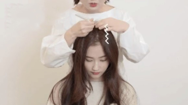 “Học lỏm” cách giữ tóc bồng bềnh như gái Hàn bất chấp mùa hè chỉ cần 3 mẹo và 3 sản phẩm - Ảnh 1