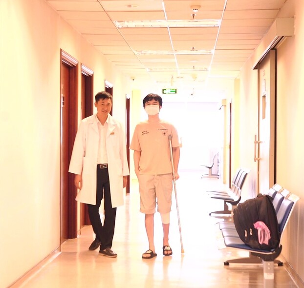 Lần đầu tiên tại Việt Nam, kéo dài chân 13cm cho bệnh nhân ung thư xương - Ảnh 1