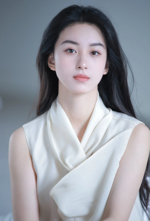 Người đẹp 10X vào vai Tiểu Long Nữ trong 'Thần điêu đại hiệp 2022', liệu nhan sắc có sánh ngang với Lưu Diệc Phi, Lý Nhược Đồng? - Ảnh 1