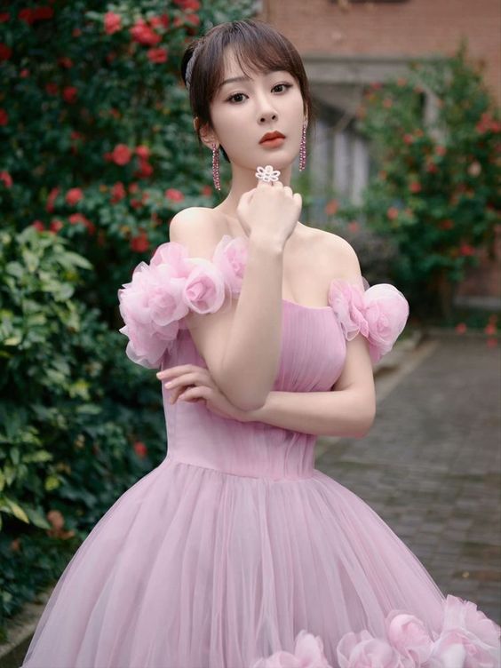 Dương Tử xinh đẹp xuất thần trong phong cách mới, netizen khen ngợi hết lời: 'Còn ai nói chị tôi không xinh nữa không'  - Ảnh 3