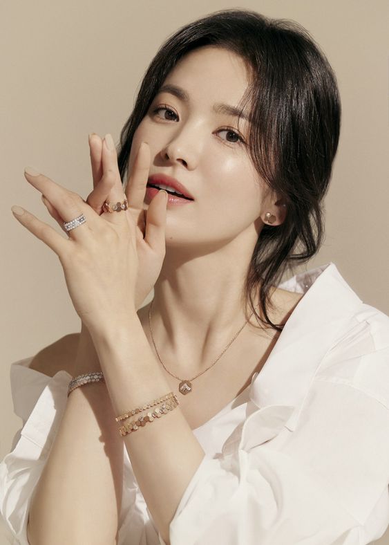 Xuất hiện chớp nhoáng trong đoạn quảng cáo nhỏ, Song Hye Kyo vẫn gây sốt với nhan sắc ‘siêu thực’, khiến bao người ngưỡng mộ với vẻ đẹp nhẹ nhàng, thanh lịch - Ảnh 5