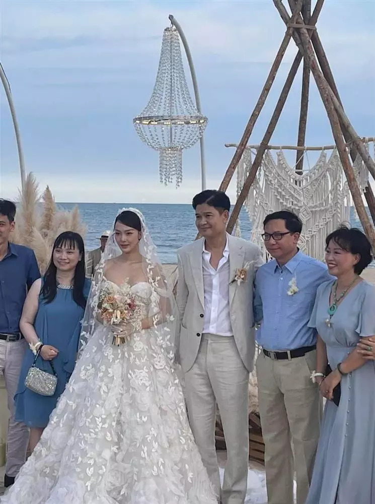 Những con số gây choáng trong đám cưới của Minh Hằng và chồng đại gia, giá trị chiếc váy cưới ngang ngửa chị đẹp Son Ye Jin - Ảnh 12