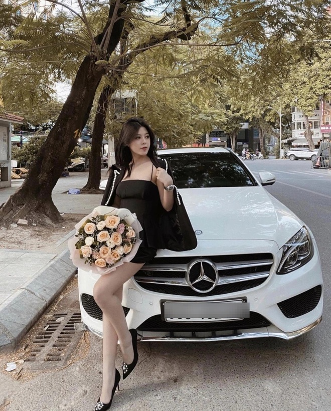 Ở tuổi 21, nàng hot girl 'xinh nhất Hà Nội' tự sắm ô tô tiền tỷ, cuộc sống sang chảnh 'hết nấc' - Ảnh 1
