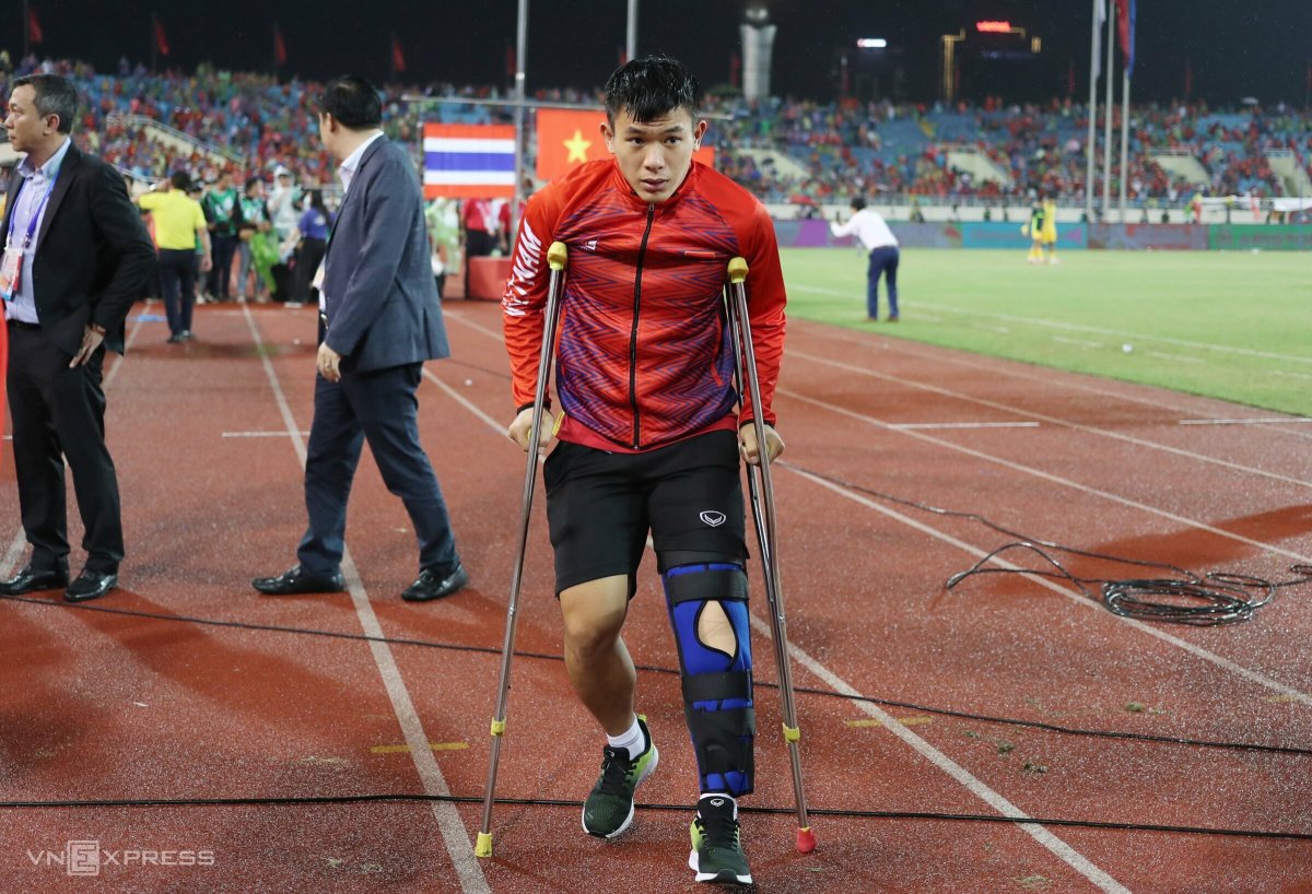 NÓNG: Trụ cột tài năng của U23 Việt Nam bị đứt dây chằng nghiêm trọng, phải sang Singapore phẫu thuật - Ảnh 2