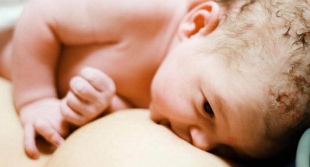 4 đặc điểm xuất hiện sau sinh cho thấy trẻ phát triển khỏe mạnh, lanh lợi, đúng chuẩn - Ảnh 3