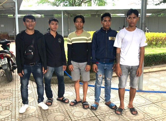 Nước mắt ngày về của các thanh niên ôm mộng việc nhẹ, lương cao, bị lừa bán sang Campuchia - Ảnh 1