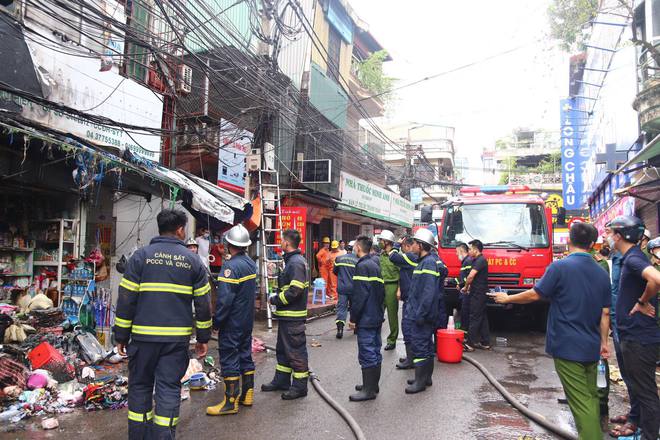 Hà Nội: Cháy ngùn ngụt tại căn nhà 3 tầng gần Bệnh viện Nhi Trung ương - Ảnh 2