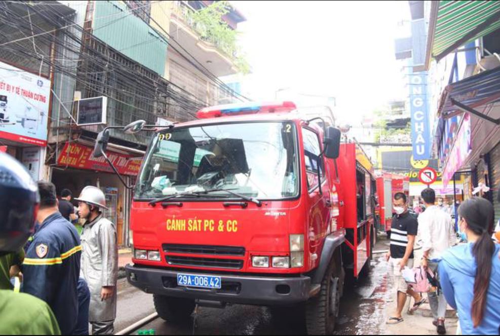 Hà Nội: Cháy ngùn ngụt tại căn nhà 3 tầng gần Bệnh viện Nhi Trung ương - Ảnh 3