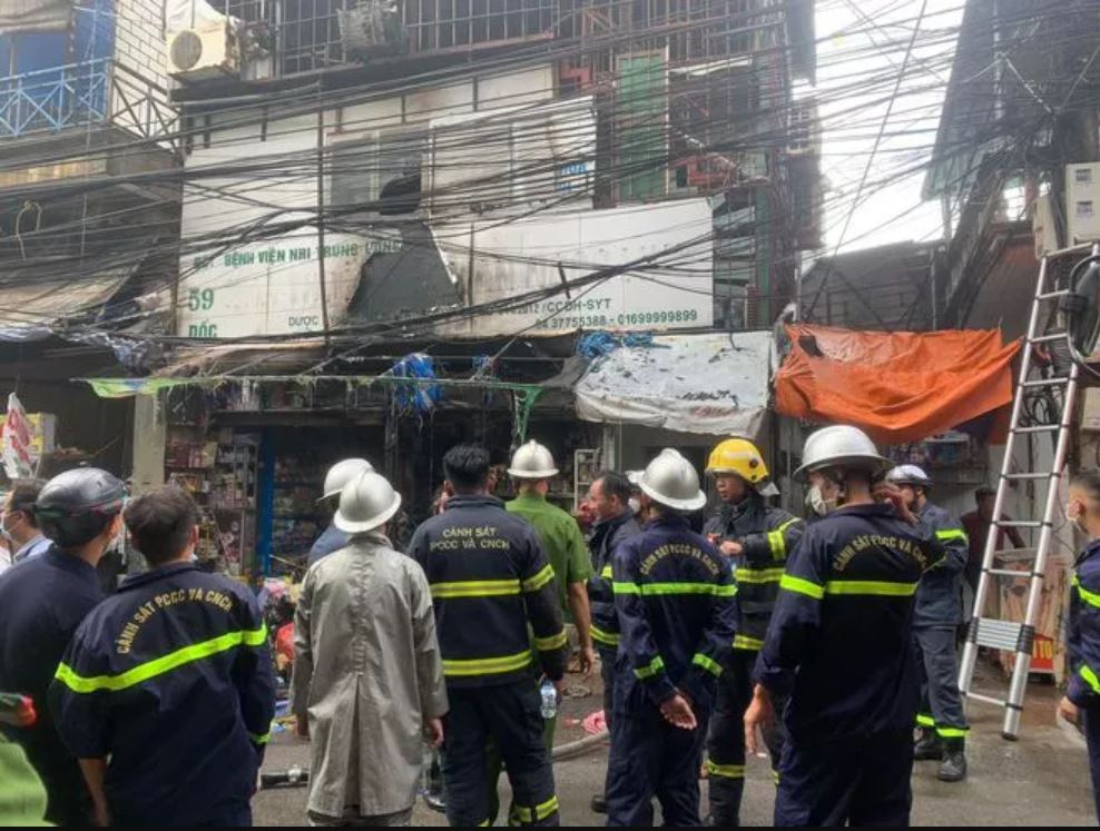 Hà Nội: Cháy ngùn ngụt tại căn nhà 3 tầng gần Bệnh viện Nhi Trung ương - Ảnh 4