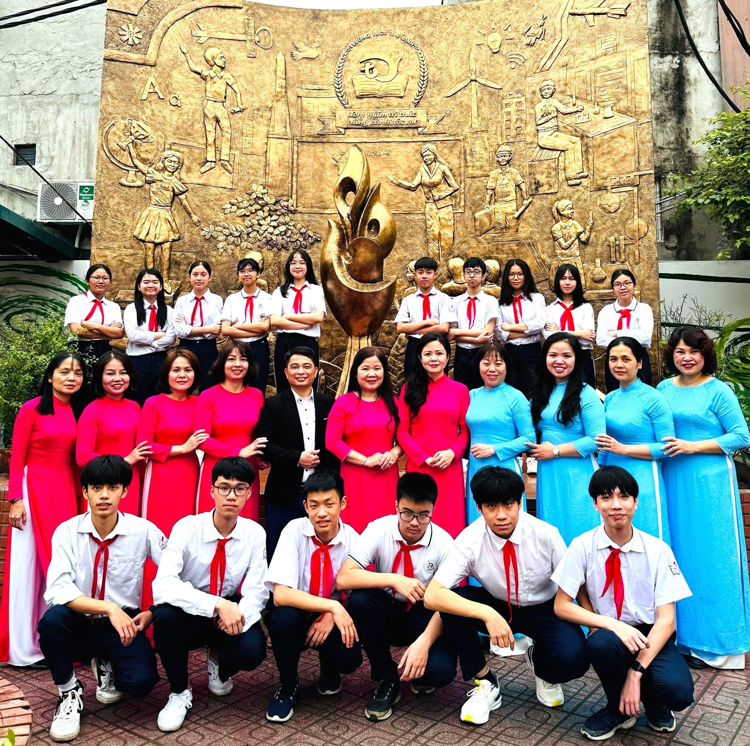 Tự hào trường làng' ở Hà Nội có có đến 44 lượt học sinh đỗ vào lớp 10 trường chuyên - Ảnh 2
