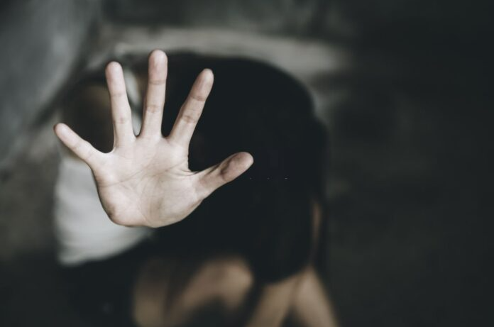 Cô gái 17 tuổi bị cưỡng hiếp tập thể suốt 5 ngày, nghi phạm là người không ai ngờ tới  - Ảnh 1