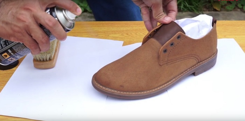 Những mẹo vặt có thể giúp đôi giày trắng loại bỏ vết bẩn trong tích tắc dù đó làm bằng vải hay da - Ảnh 2