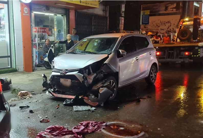 Xe ô tô đâm liên hoàn, hất tung loạt phương tiện khiến nhiều người bị thương ở Nam Định - Ảnh 1