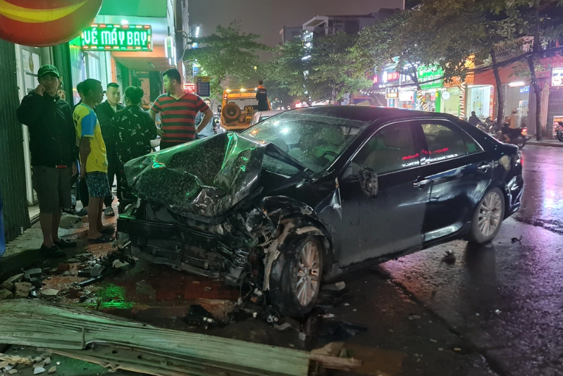 Xe ô tô đâm liên hoàn, hất tung loạt phương tiện khiến nhiều người bị thương ở Nam Định - Ảnh 2