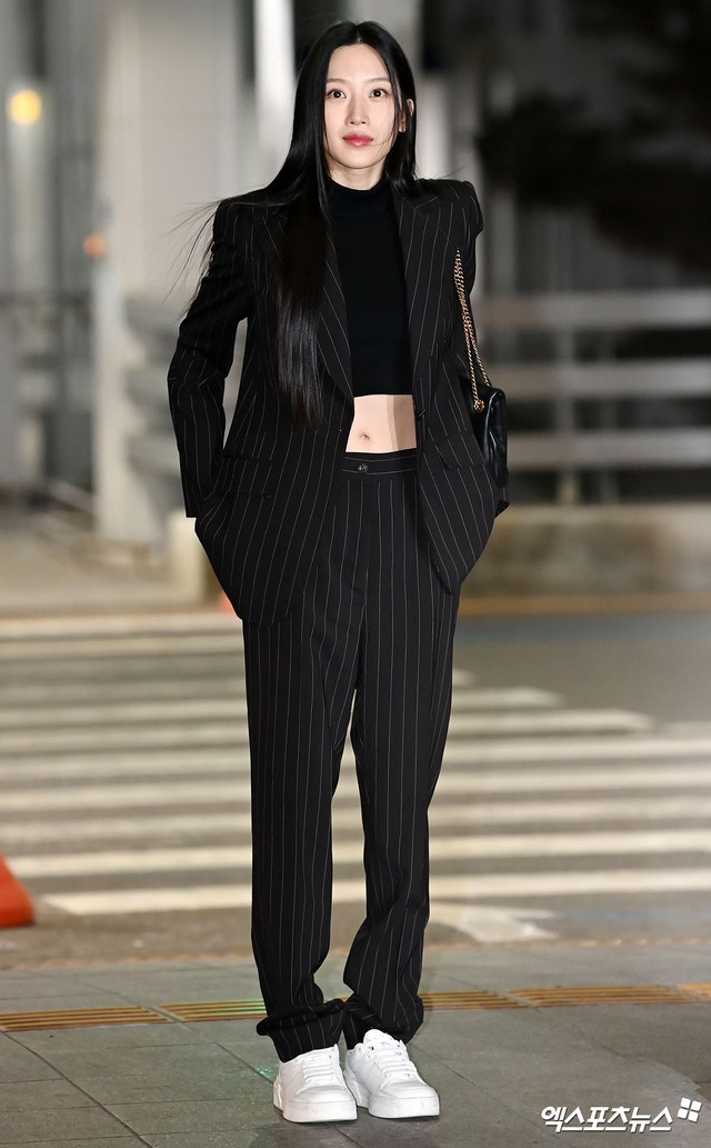 Moon Ga Young có thời trang sân bay chuẩn sang xịn mịn dù chỉ diện toàn đồ màu trung tính - Ảnh 9