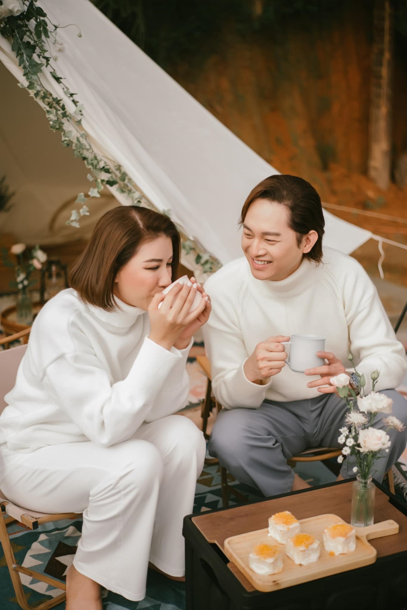 Sau màn cãi nhau khi vừa kết thúc hôn lễ, Trang Trần khoe ảnh 'khóa môi' cực tình với ông xã Việt kiều - Ảnh 7