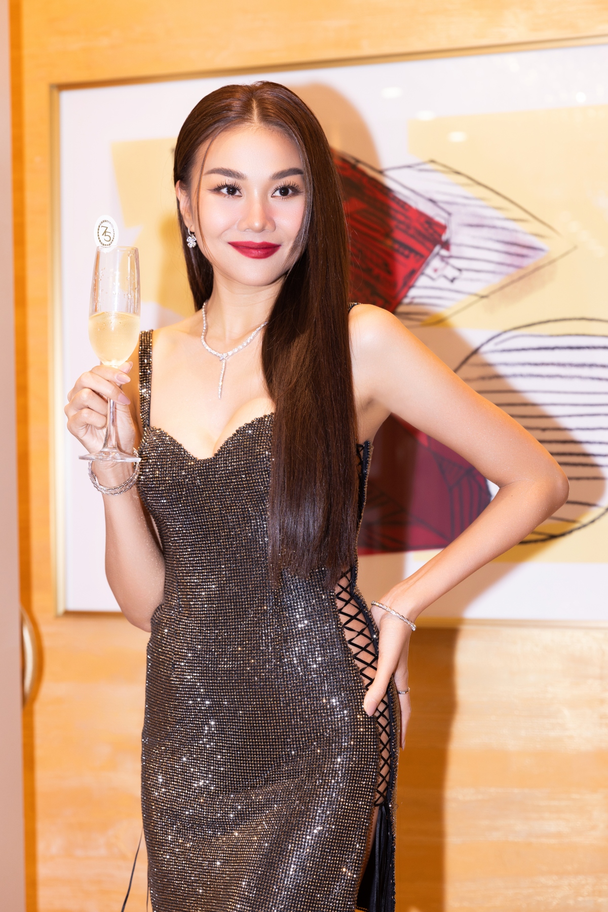 Dàn mỹ nhân Vbiz Hồ Ngọc Hà, Thanh Hằng đeo trang sức tiền tỷ đi dự sự kiện - Ảnh 5