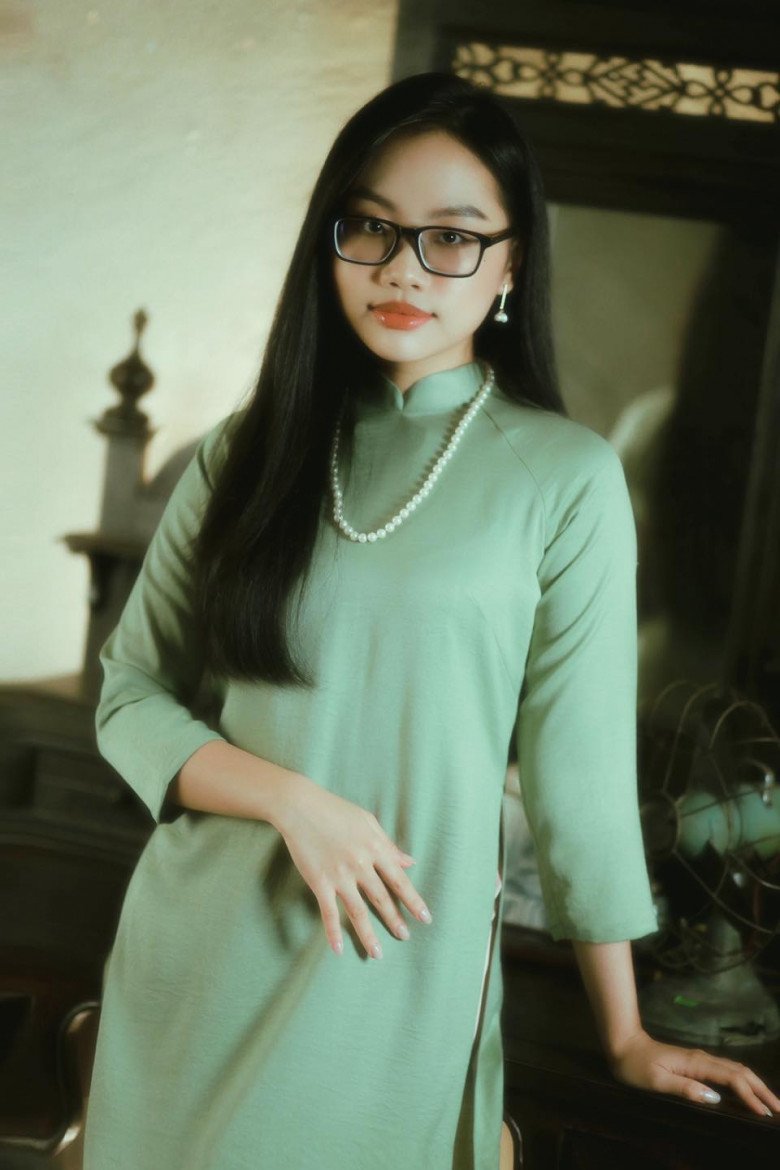 Bộ sưu tập hơn 1000 chiếc áo dài của bà chủ Phương Mỹ Chi: sự trưởng thành từ trong cách diện áo dài của thiếu nữ 19 tuổi - Ảnh 14