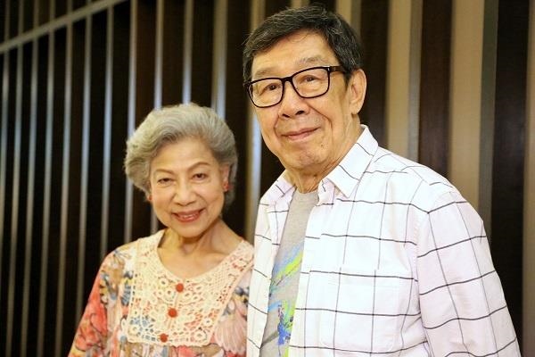 Tài tử Hồ Phong cầu hôn 'bà hoàng phim ma Hong Kong' ở tuổi 90, nương tựa nhau trong quãng đời còn lại - Ảnh 1