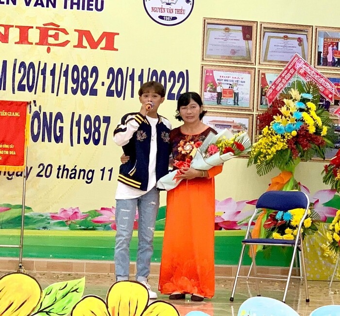 Trở lại mái trường năm xưa gắn bó, cô giáo tiết lộ con người thật của Hồ Văn Cường khiến netizen rơi nước mắt  - Ảnh 2