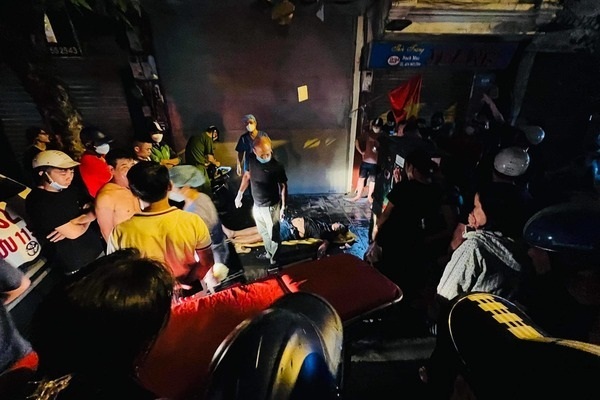 Cháy tại chung cư Hà Nội: Cảnh sát PCCC cứu được nhiều người đang hoảng loạn - Ảnh 3