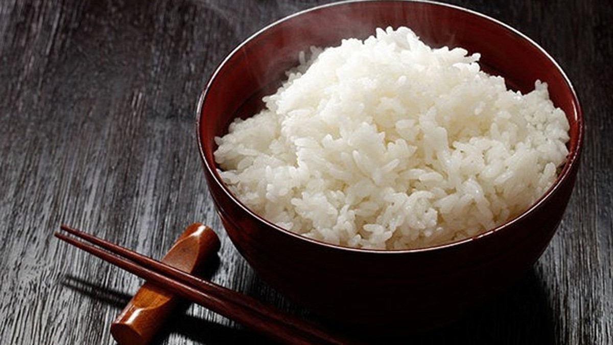 Thêm nguyên liệu bí mật này vào gạo khi nấu cơm, bạn sẽ phải bất ngờ trước kết quả - cơm chín thơm ngon mềm dẻo ai cũng 'mê' - Ảnh 1
