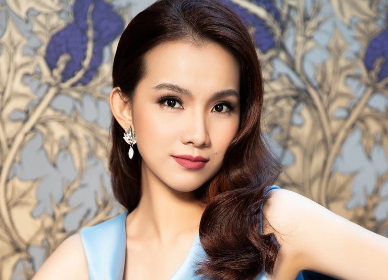 Góc khuất cuộc sống của Hoa hậu Hoàn vũ Việt Nam đầu tiên bỏ showbiz lấy chồng đại gia - Ảnh 6