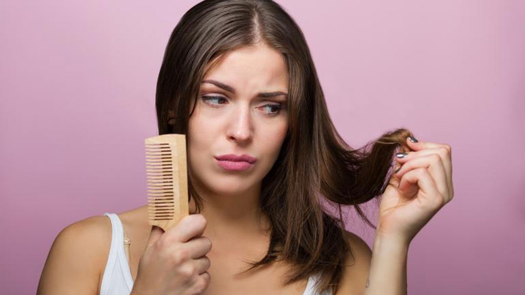 Nguyên nhân gây ra tình trạng rụng tóc nghiêm trọng là gì? Nếu bạn muốn hết rụng tóc, hãy ghi nhớ những điểm này - Ảnh 1