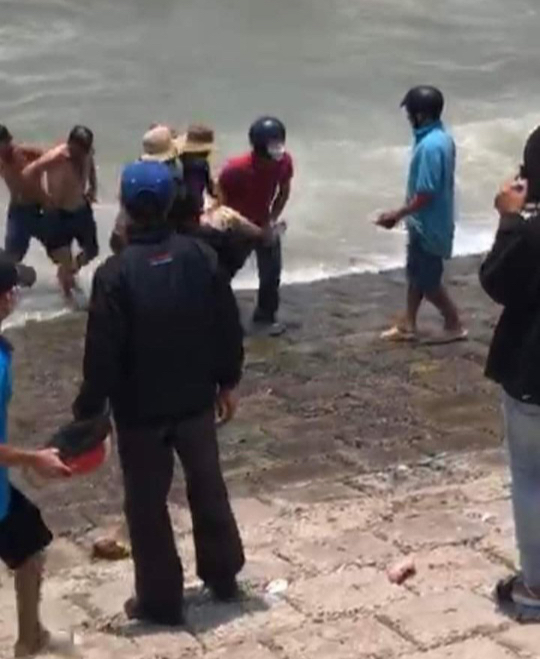 4 nữ công nhân từ TP.HCM xuống Vũng Tàu chơi Lễ, bị sóng dìm xuống biển khiến 1 người tử vong - Ảnh 1