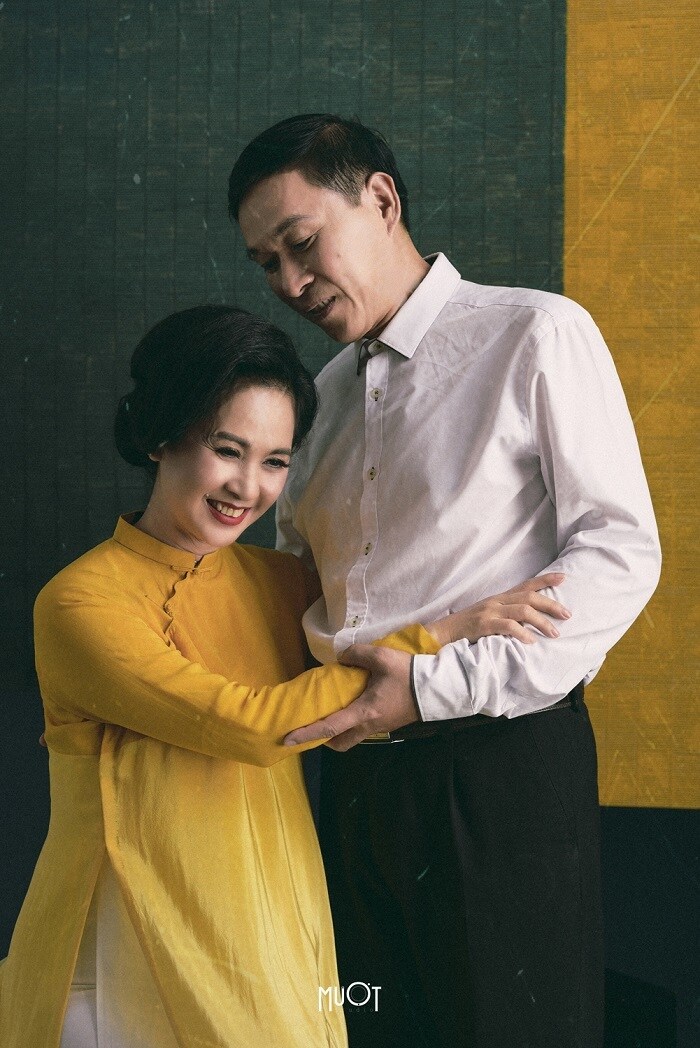 NSƯT Đỗ Kỷ lần đầu tiết lộ cuộc sống hôn nhân với NSND Lan Hương - 'mẹ chồng ghê gớm nhất màn ảnh Việt' - Ảnh 1
