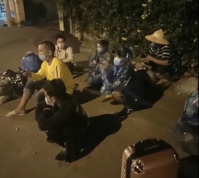 7 người nghèo ở Hà Nội bắt taxi 4,9 triệu đồng về quê bị tài xế 'bỏ rơi' giữa đêm vì không 'bao' được giấy xét nghiệm Covid-19, thực hư ra sao? - Ảnh 2