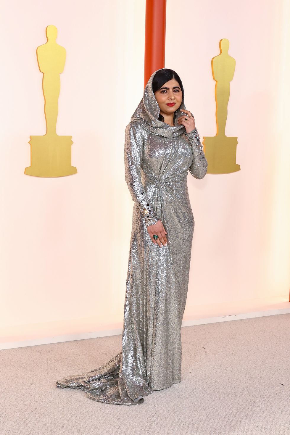 Những ngôi sao mặc đẹp nhất 'càn quét' lễ trao giải Oscar 2023 - Ảnh 3