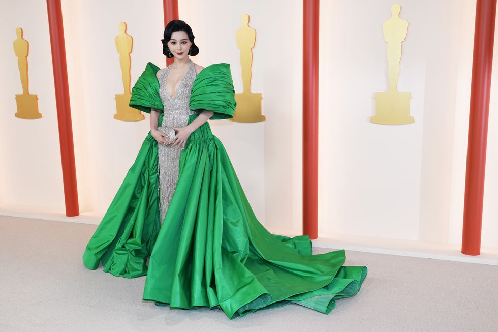 Những ngôi sao mặc đẹp nhất 'càn quét' lễ trao giải Oscar 2023 - Ảnh 4