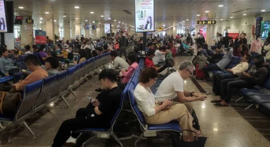 Mùng 7 Tết, sân bay Tân Sơn Nhất đón đến 151.000 lượt khách, cao kỷ lục - Ảnh 1
