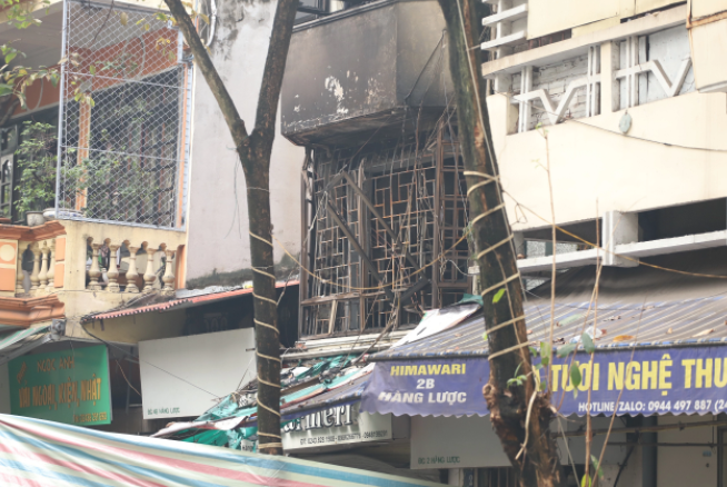 Một ngày sau vụ cháy khiến 4 người tử vong ở Hà Nội: Hàng xóm xót xa vì chủ nhà ăn ở hiền lành, phúc đức, ai cũng quý mến - Ảnh 2